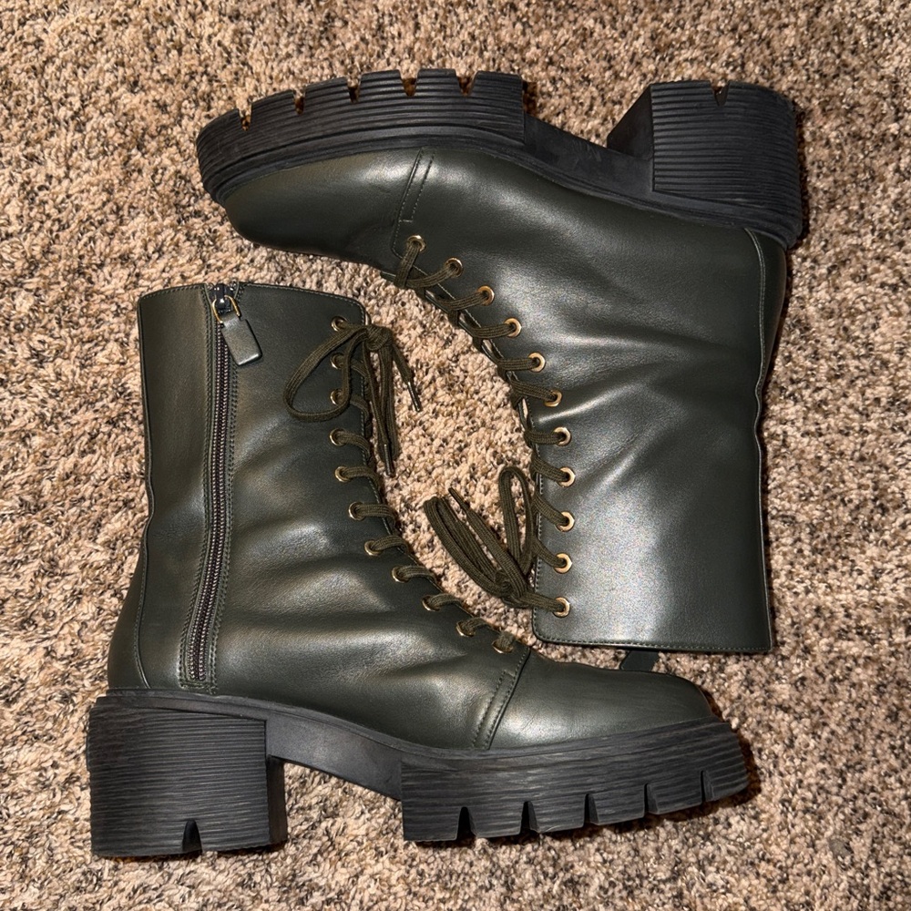 Stuart Weitzman Women's Green Lace-Up Boots - Picture 6 of 8